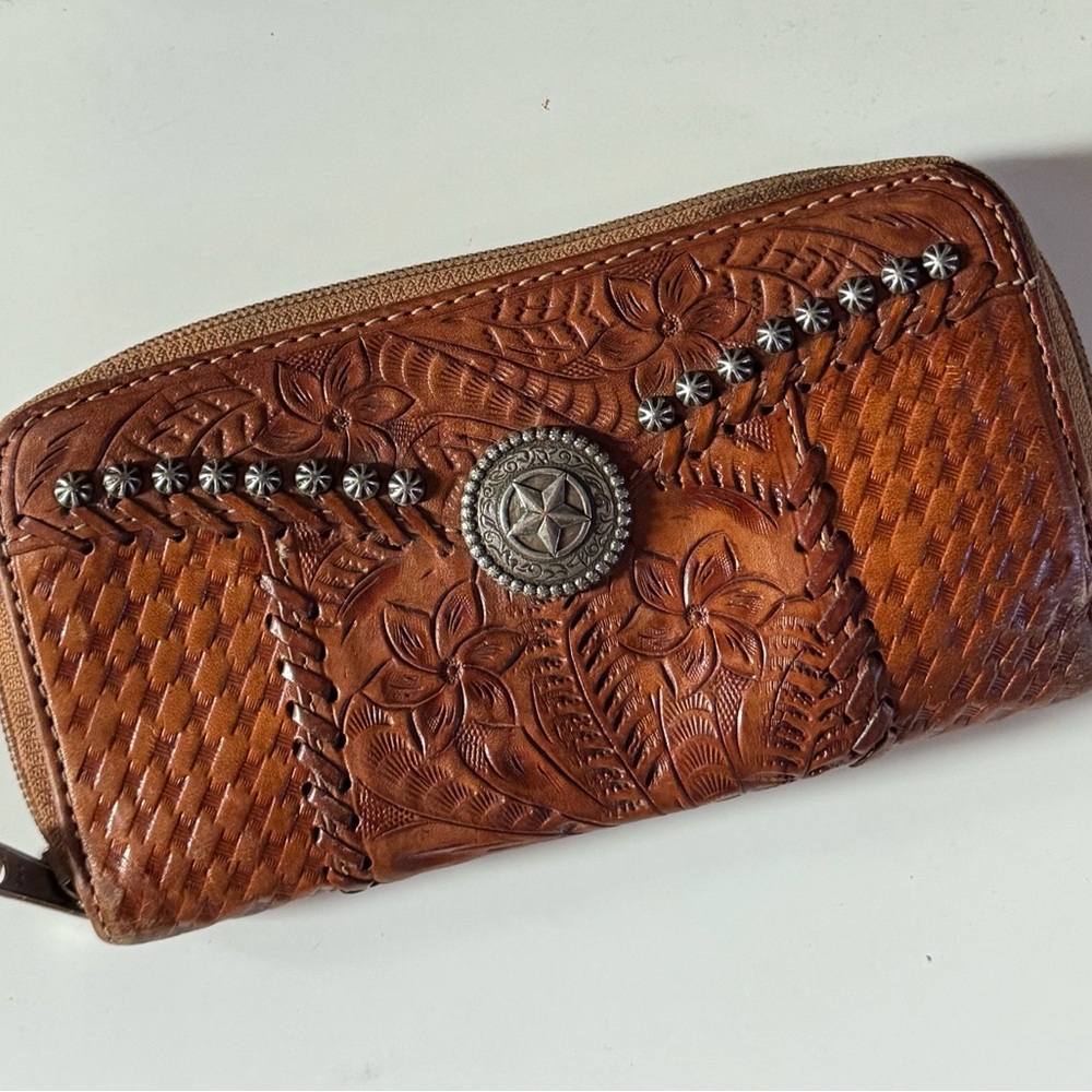 Vintage American West Hand Tooled Leather Wallet Billfold Silver Star Studs